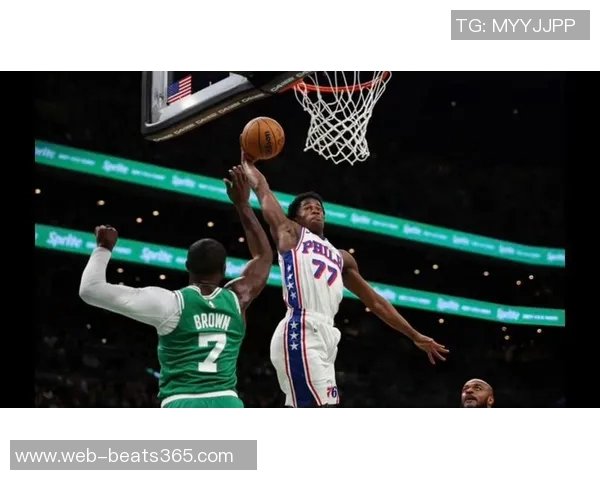 埃奇库姆高空起飞挑战米切罗虽未成功却成功造成犯规 埃奇库姆高空起飞挑战米切罗虽未成功却成功造成犯规