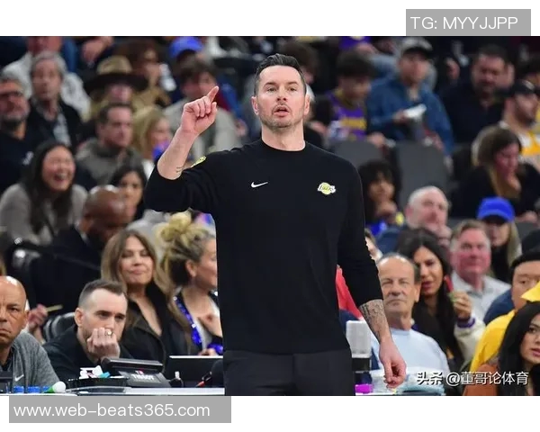 东契奇轻松战胜雷迪克玩匹克球引发笑声让他气坏了真是太有趣了 东契奇轻松战胜雷迪克玩匹克球引发笑声让他气坏了真是太有趣了