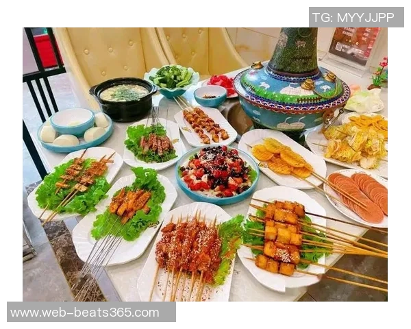 媒体人分享与亚当斯赛后夜宵合影羊肉串烧烤尽享美味时光