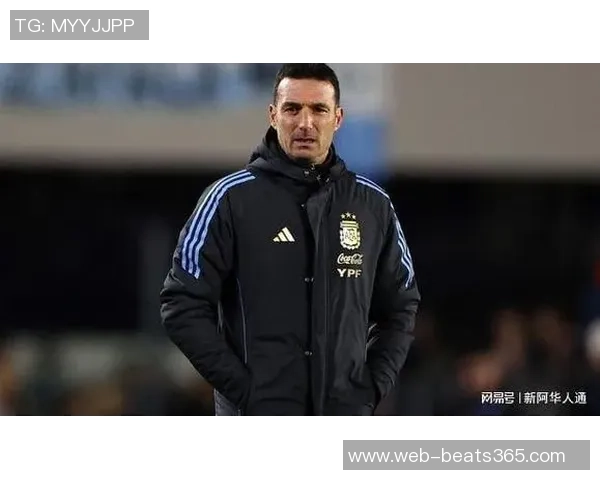 阿根廷全队球员佩戴黑色袖标悼念已故博卡主帅鲁索的感人时刻 阿根廷全队球员佩戴黑色袖标悼念已故博卡主帅鲁索的感人时刻