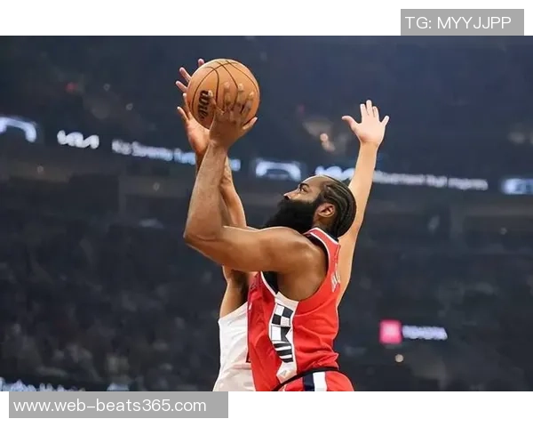 小卡复出状态良好13投6中贡献20分3篮板3抢断三分球表现出色 小卡复出状态良好13投6中贡献20分3篮板3抢断三分球表现出色